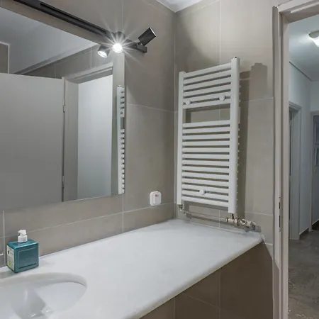 Spacious & 2br In Agia Paraskevi *