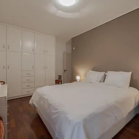 Spacious & 2br In Agia Paraskevi *