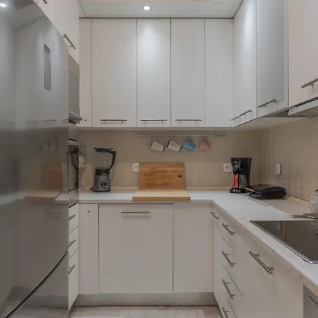 Spacious & 2br In Agia Paraskevi *