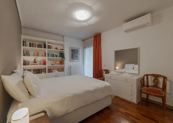 Spacious & 2br In Agia Paraskevi * Aten