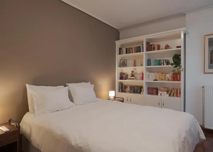 Lägenhet Spacious & 2br In Agia Paraskevi *