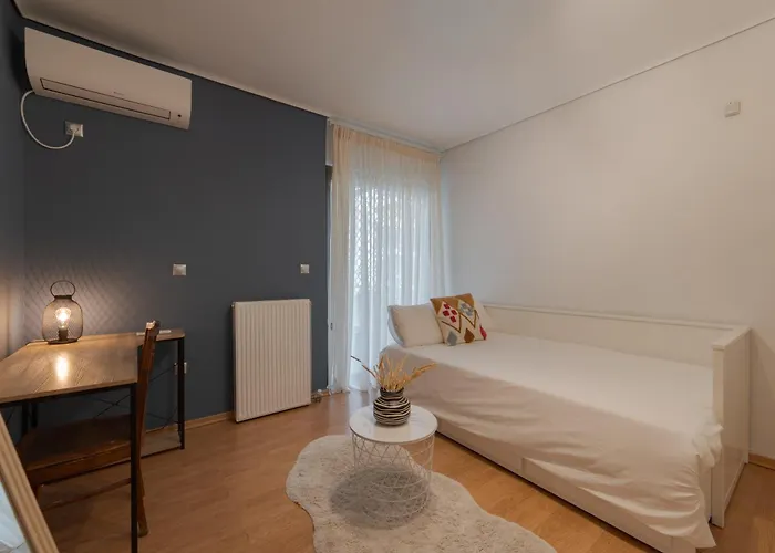 Spacious & 2br In Agia Paraskevi Lägenhet