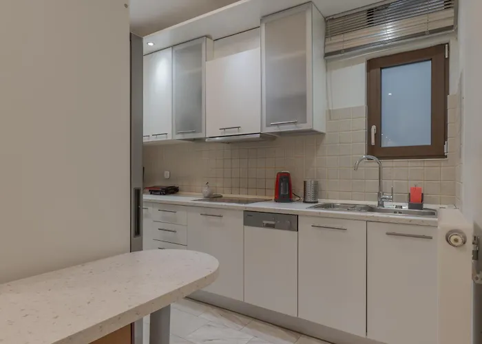 Spacious & 2br In Agia Paraskevi * Aten