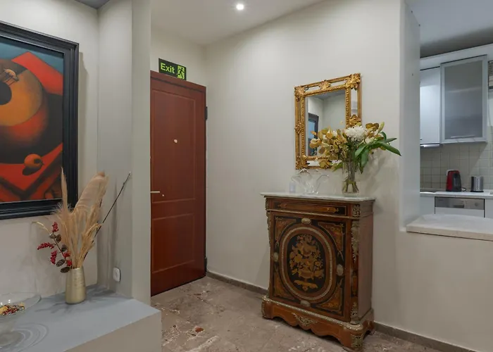 Spacious & 2br In Agia Paraskevi *