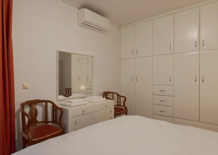 Lägenhet Spacious & 2br In Agia Paraskevi