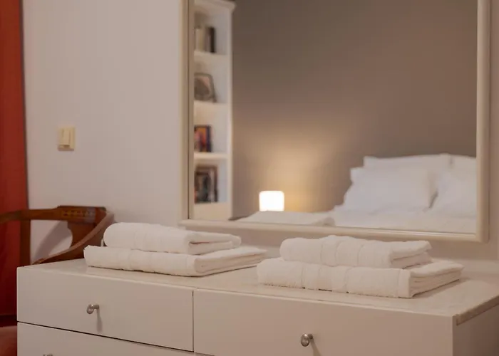 Lägenhet Spacious & 2br In Agia Paraskevi Aten