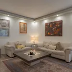 Spacious & 2br In Agia Paraskevi *